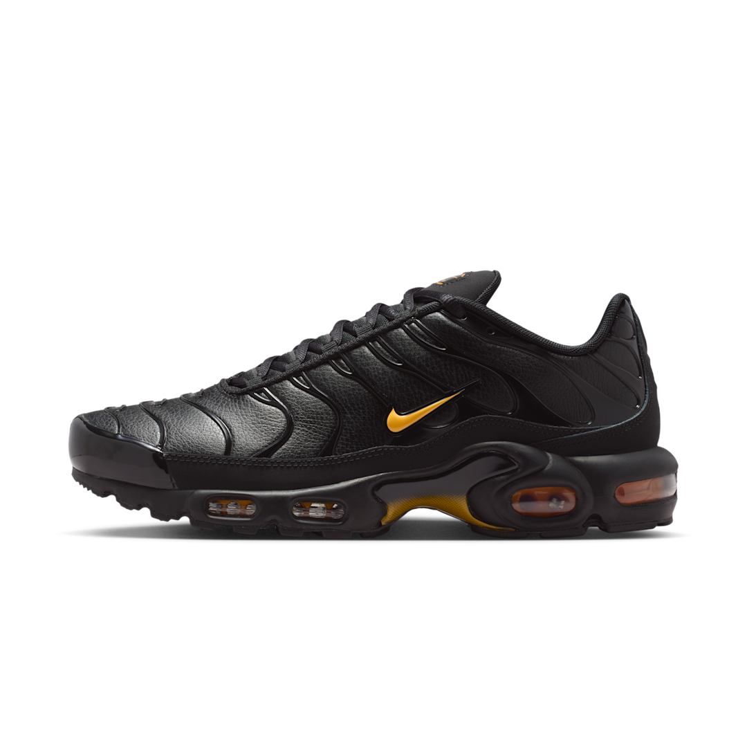 Vista lateral de las Nike Air Max Plus Premium Black Laser Orange mostrando la silueta ondulada y el contraste Laser Orange